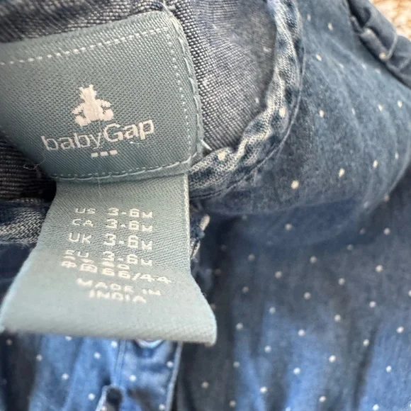 Baby Gap Chambray Polka Dot Ruffle Romper Sleeveless outfit- Size 3-6 Months - Picture 6 of 9